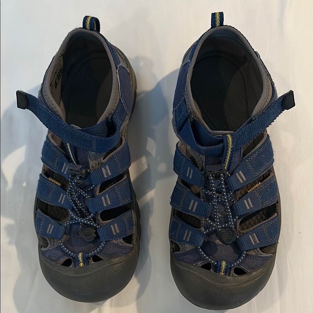 Keen H2 Blue and Gray Sport Sandals with Closed Toe Design